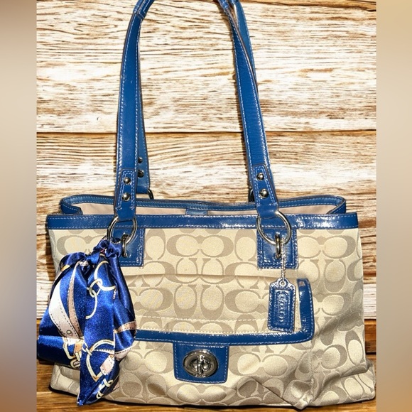 Coach Handbags - Coach signature Penelope carryall retail $380 EUC